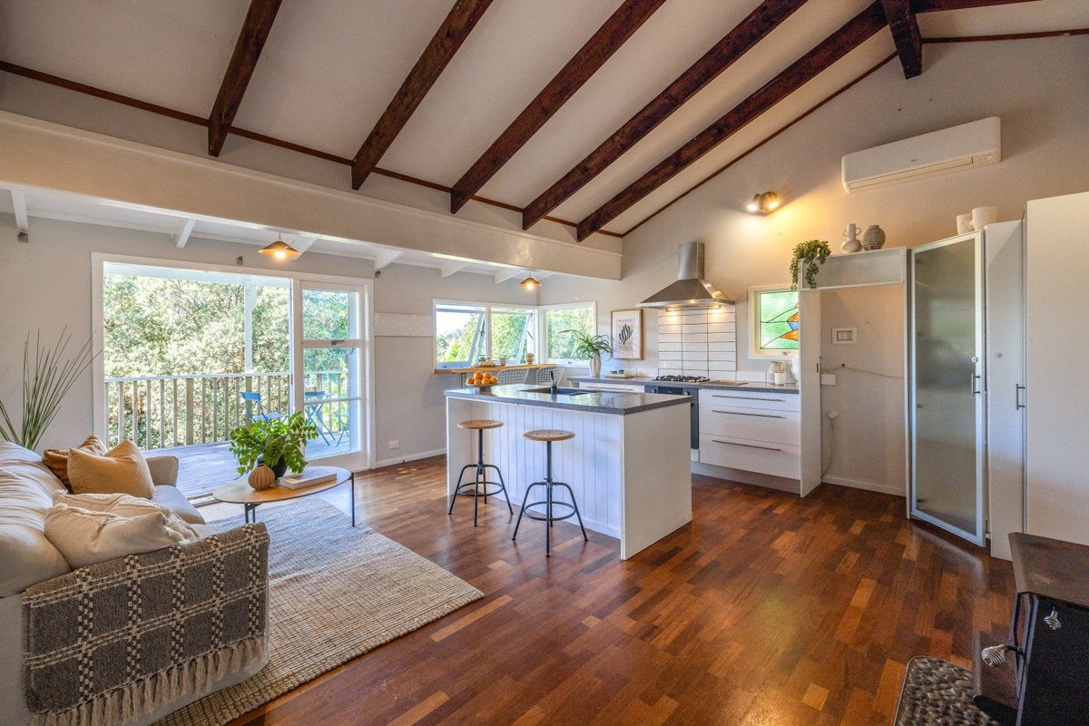 9 Causeway Road, Surfdale, Waiheke Island - Carousel 21