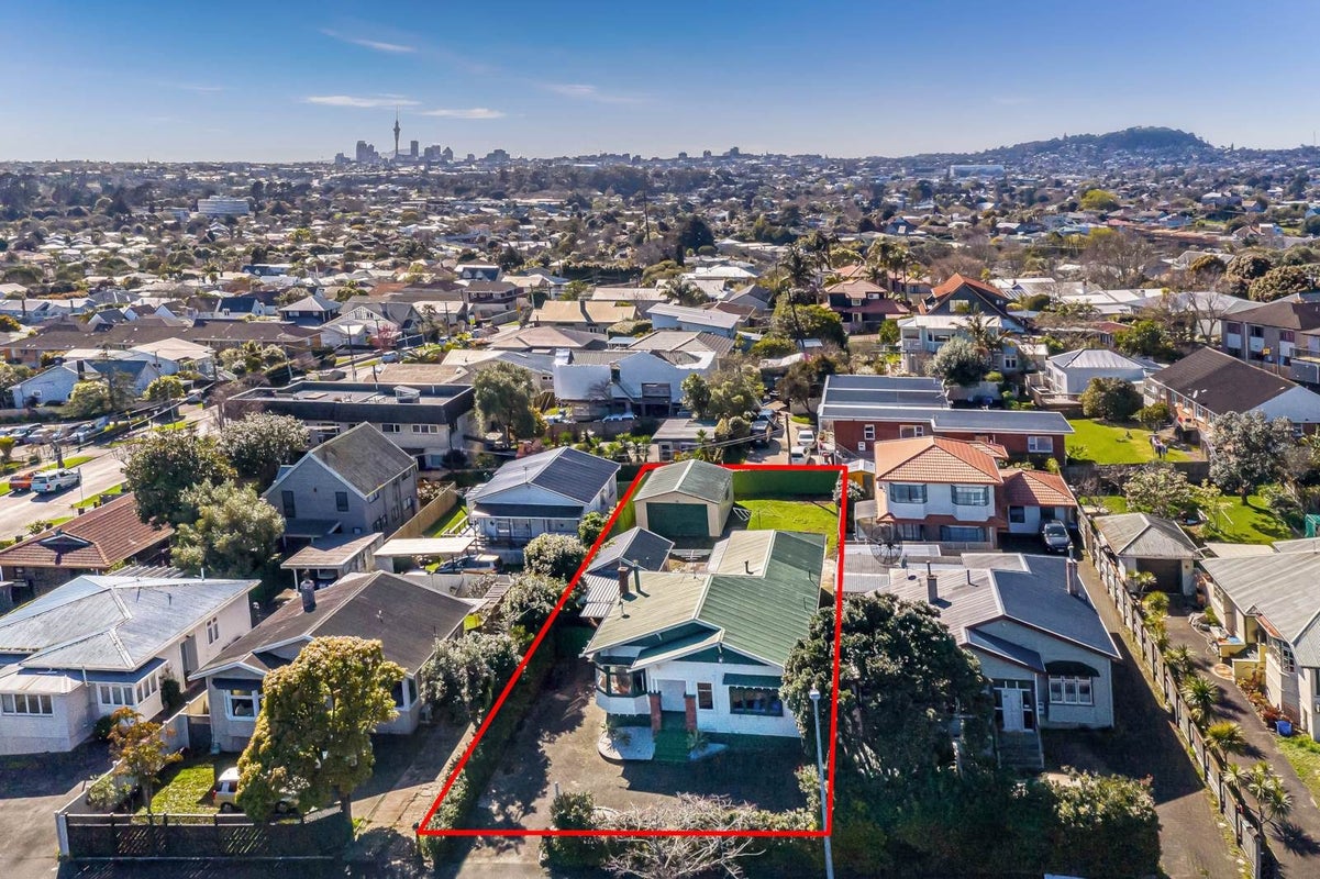 172 Carrington Road, Mount Albert, Auckland - Carousel 1