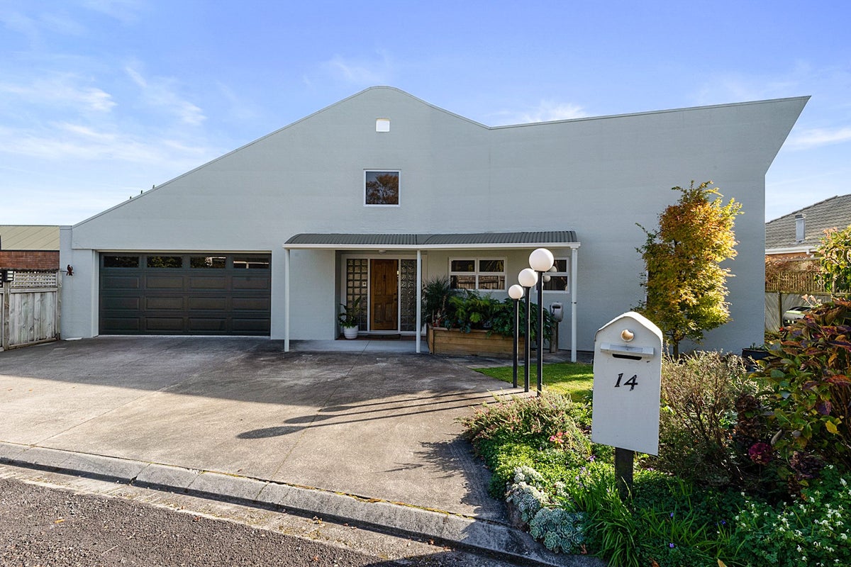 14 Del Mar Place, Merrilands, New Plymouth - Carousel 1