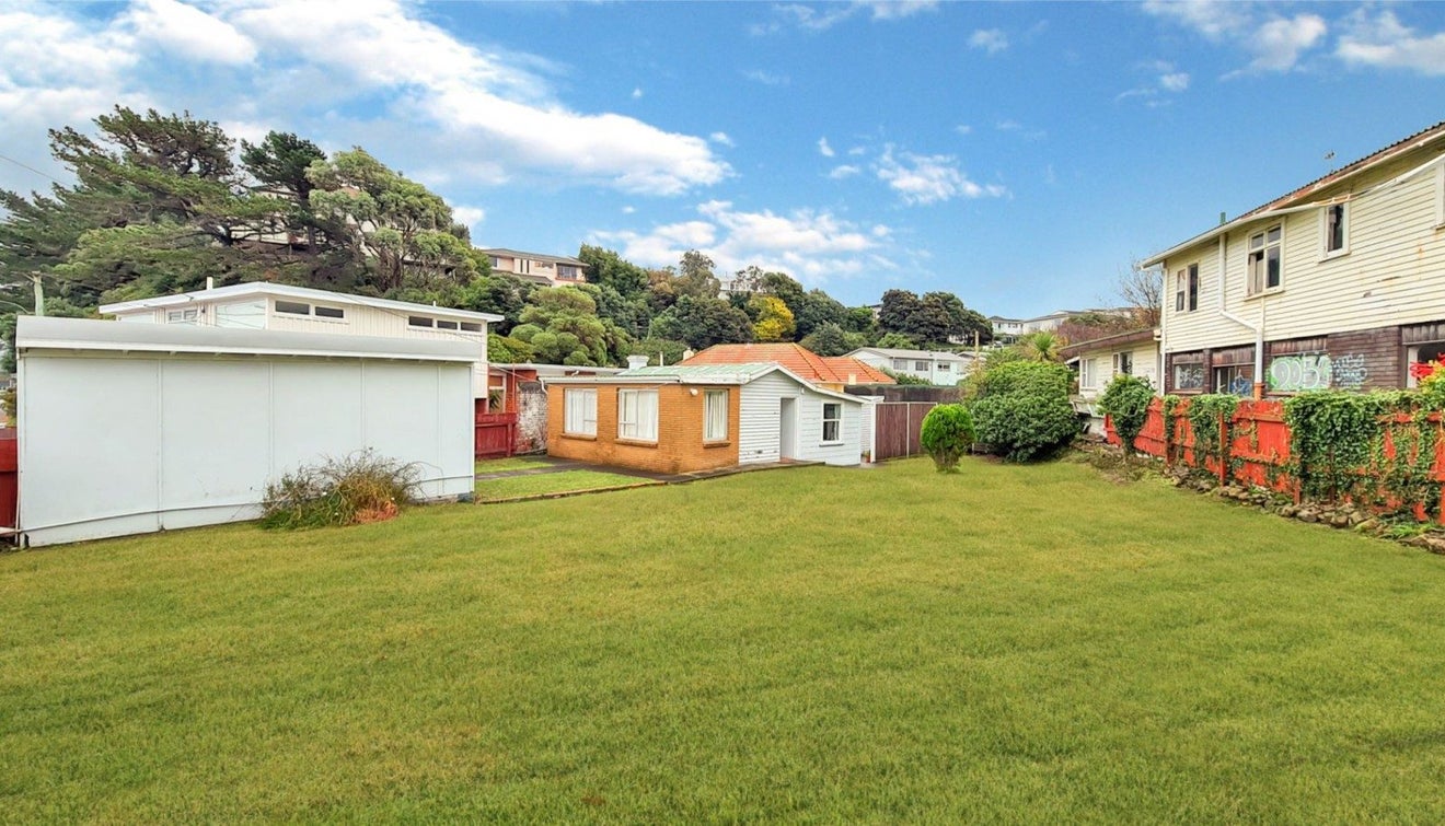529 Broadway, Strathmore Park, Wellington - Carousel 1
