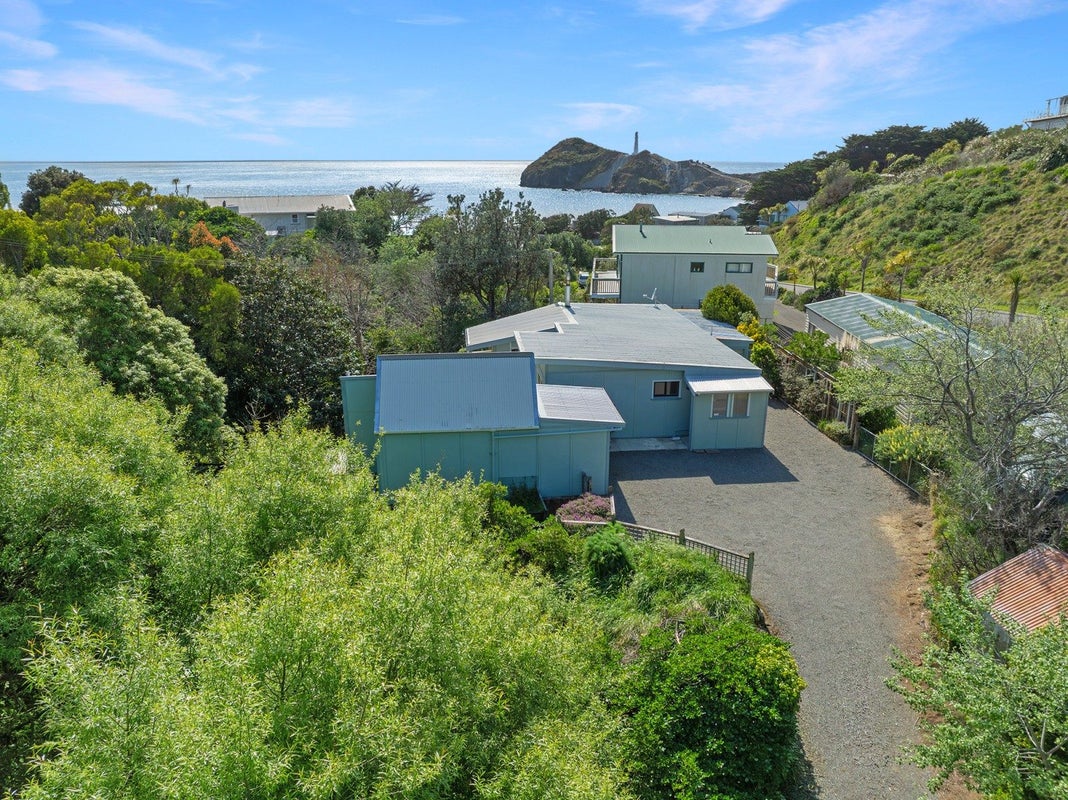 11 Guthrie Crescent, Castlepoint, Masterton, Wellington - Carousel 1