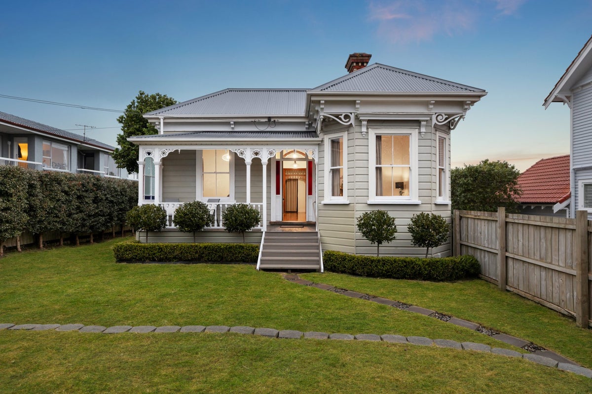 4 Fairview Road, Mount Eden, Auckland - Carousel 1