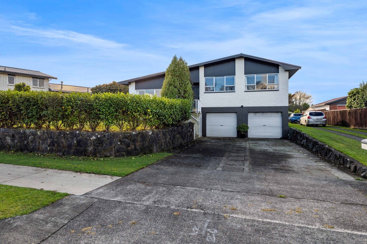 20 Oberon Street, Stratford, Stratford - Carousel 1