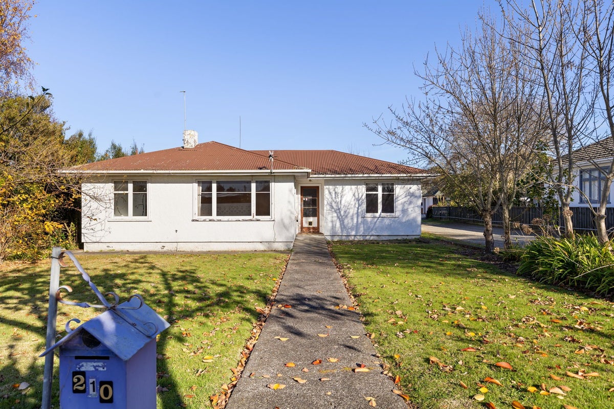 210 Vogel Street, Roslyn, Palmerston North - Carousel 1