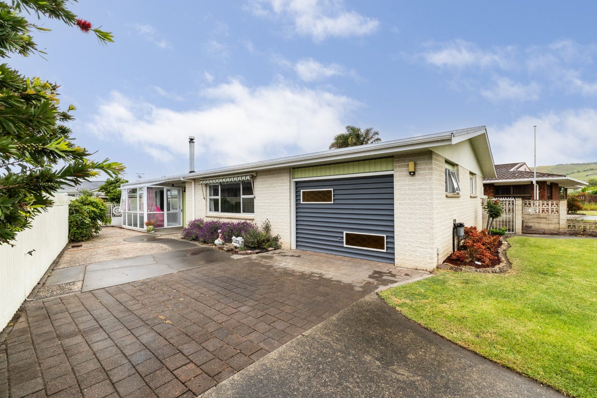 17 Roskilda Crescent, Taradale, Napier - Carousel 1