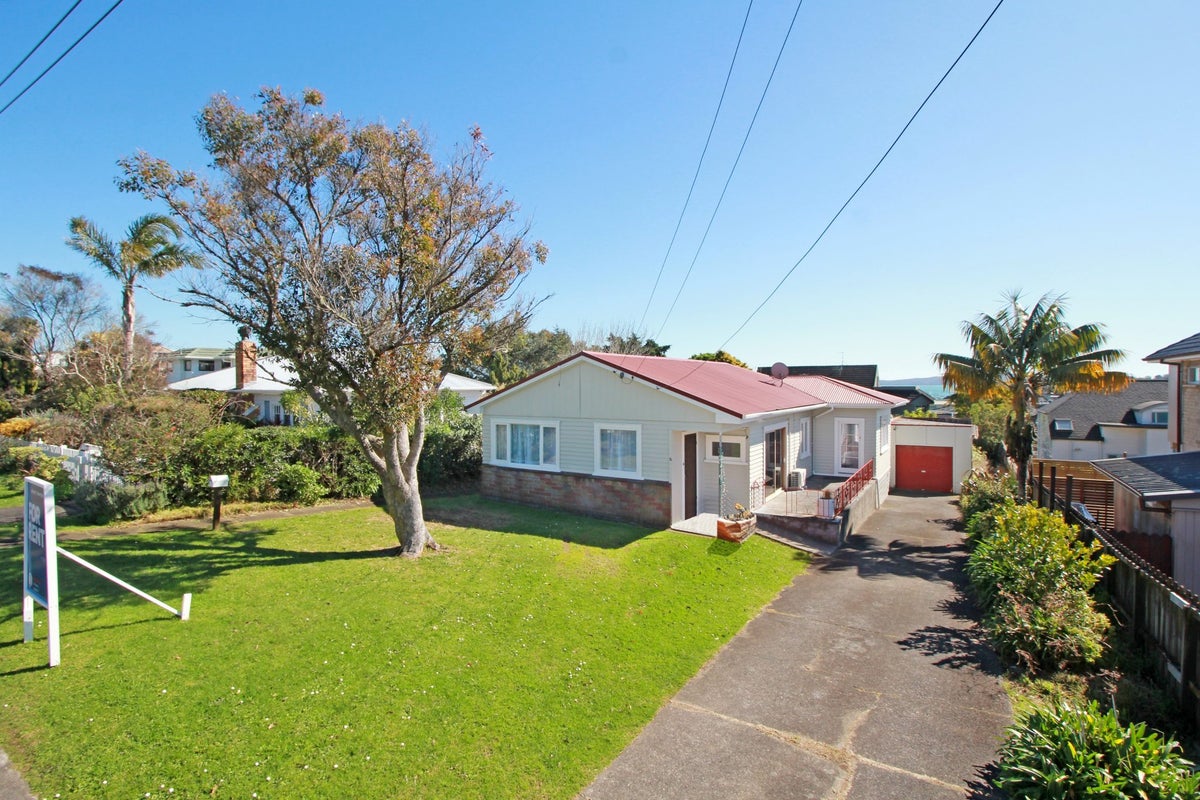 5 Takutai Avenue, Bucklands Beach, Auckland - Carousel 1