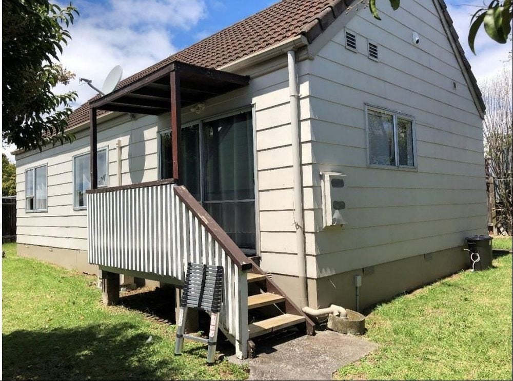 2/92 Kenderdine Road, Papatoetoe, Auckland - Carousel 1