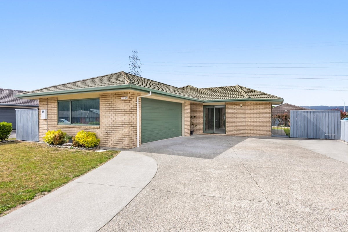 12 Percy Kinsman Crescent, Riverstone Terraces, Upper Hutt - Carousel 1