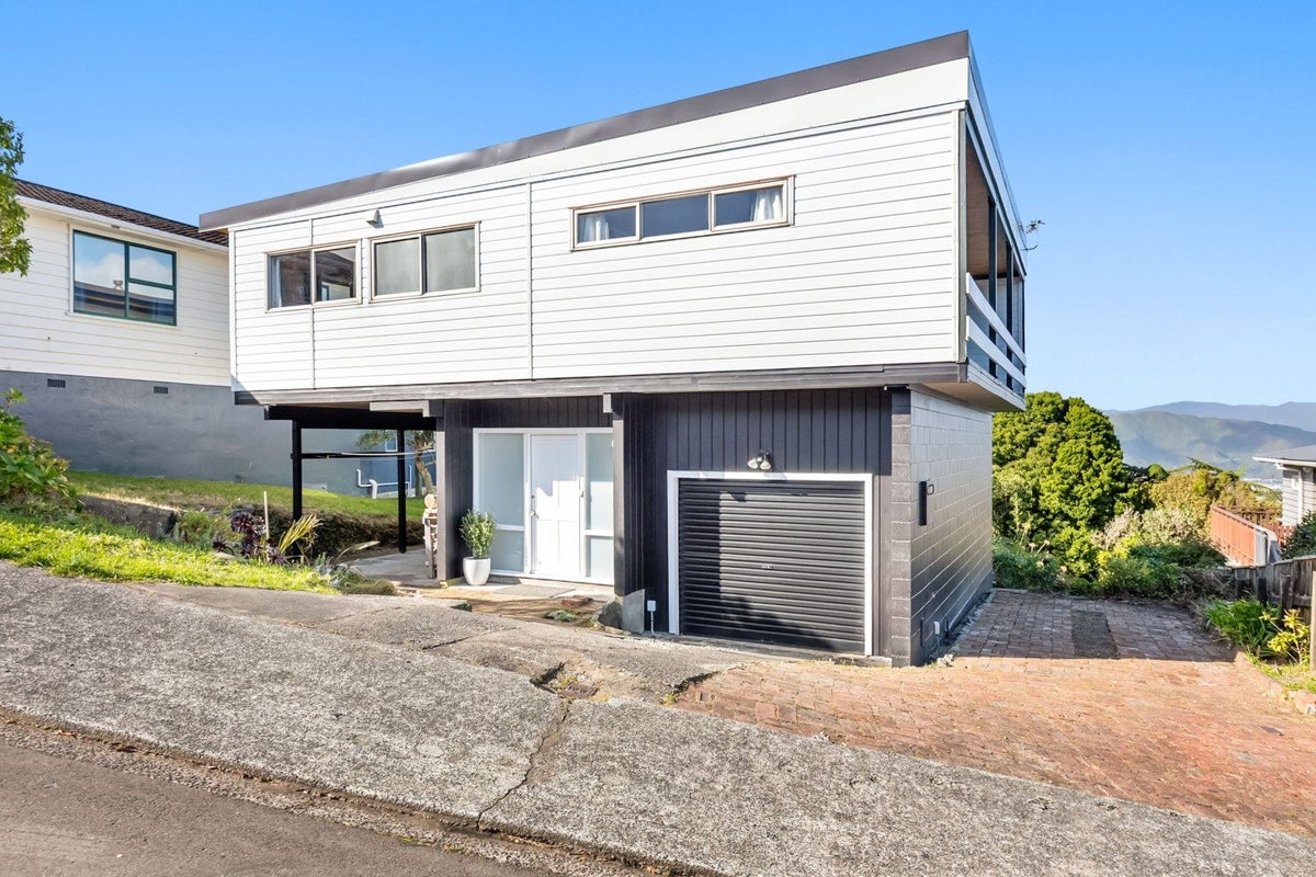 12 Laurel Grove, Maungaraki, Lower Hutt - Carousel 21