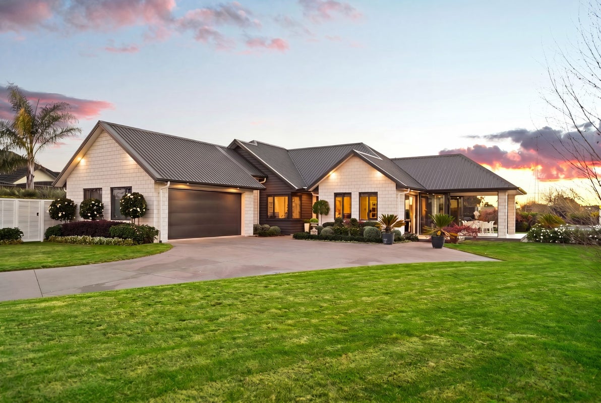 19 Shadbolt Drive, Leamington, Cambridge - Carousel 1