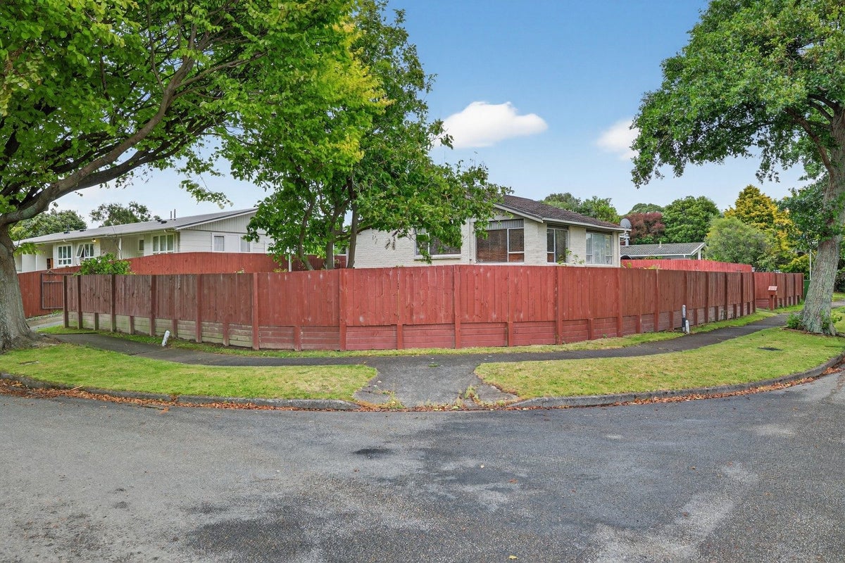 19 Stillwater Place, Westbrook, Palmerston North - Carousel 19