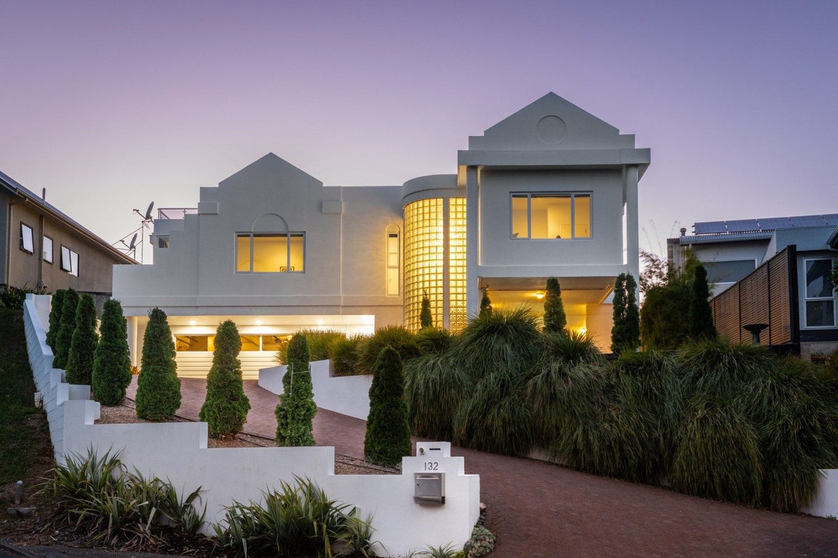 132 Priestley Terrace, Bluff Hill, Napier - Carousel 1