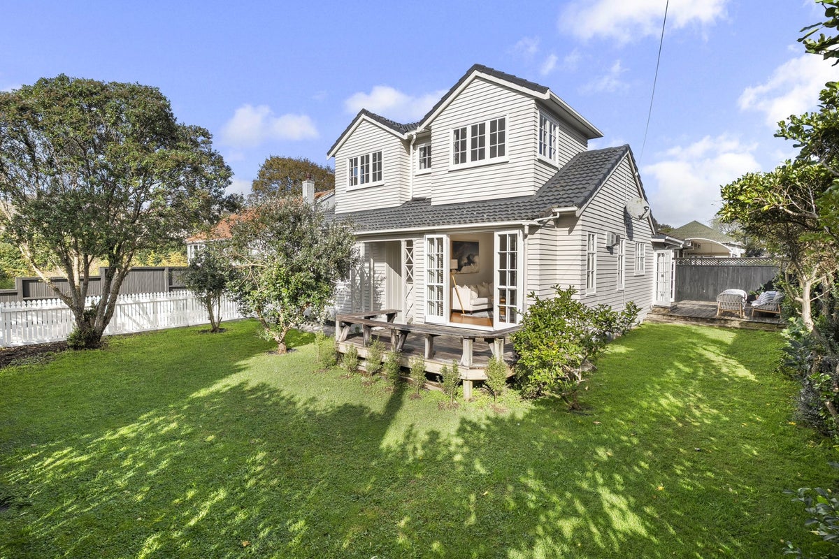 33 Duke Street, Mount Roskill, Auckland - Carousel 1