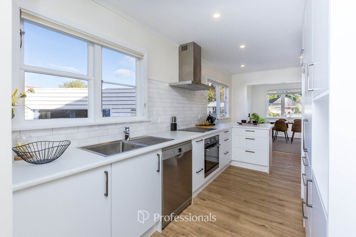 56 Thomas Street, Stokes Valley, Lower Hutt - Carousel 1