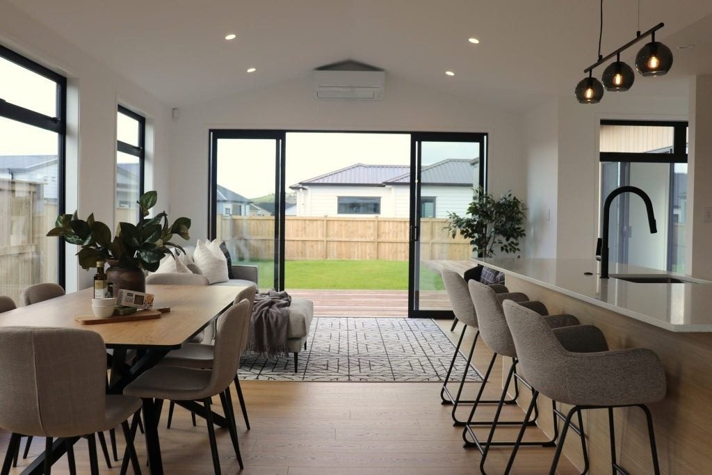 19 Arahi Road, CLEVEDON - Carousel 1