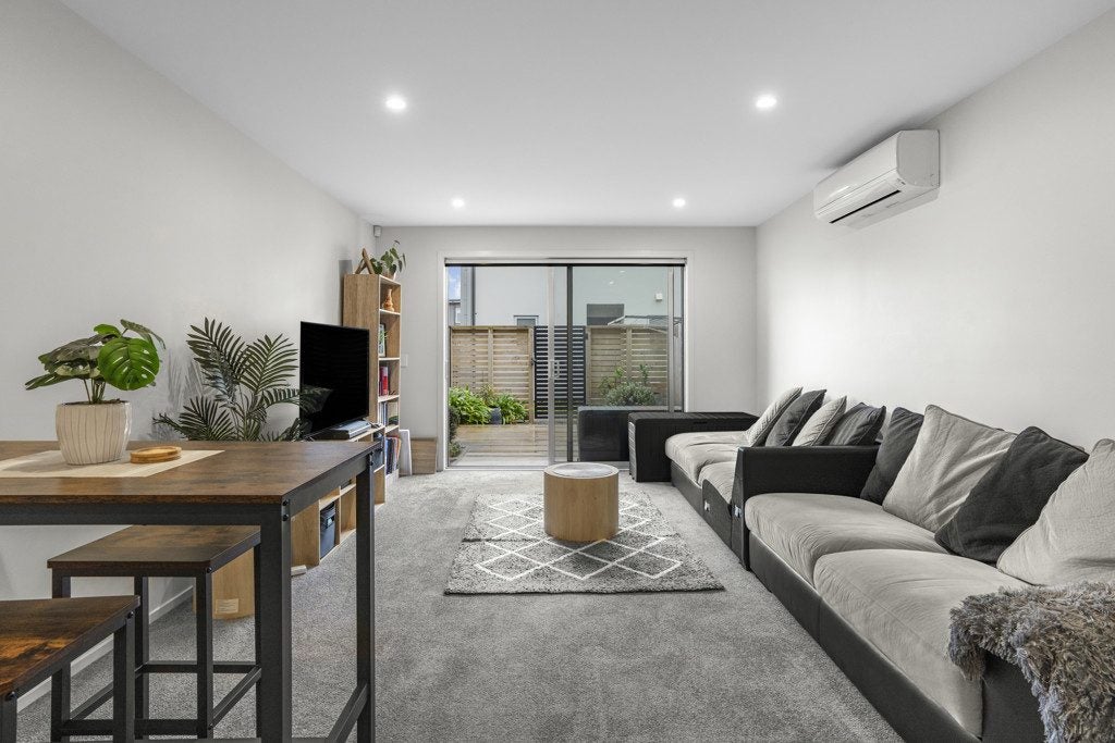 24A Barber Grove, Moera, Lower Hutt - Carousel 1