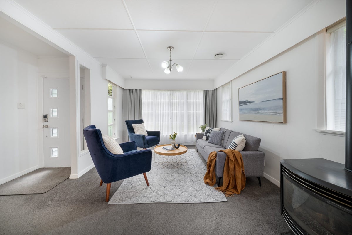 4 Coates Street, Tawa, Wellington - Carousel 2