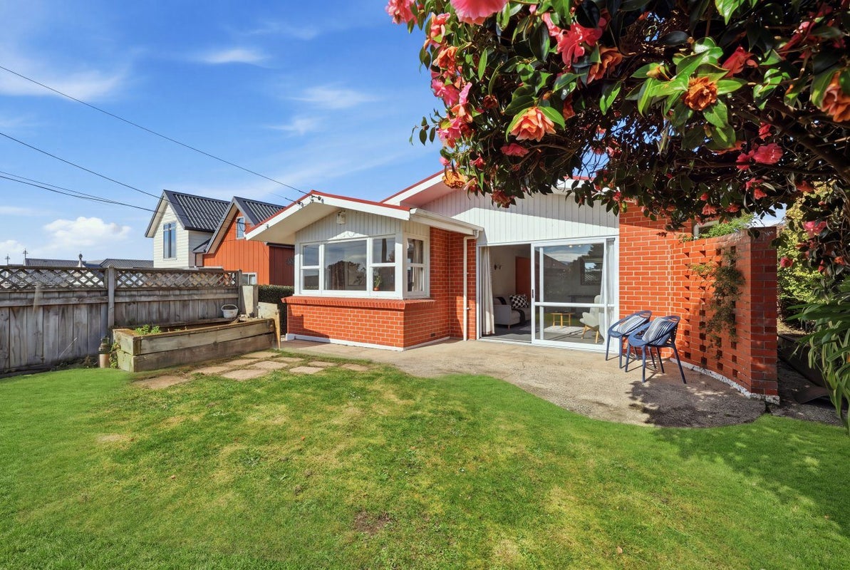 66 Maryhill Terrace, Maryhill, Dunedin - Carousel 1