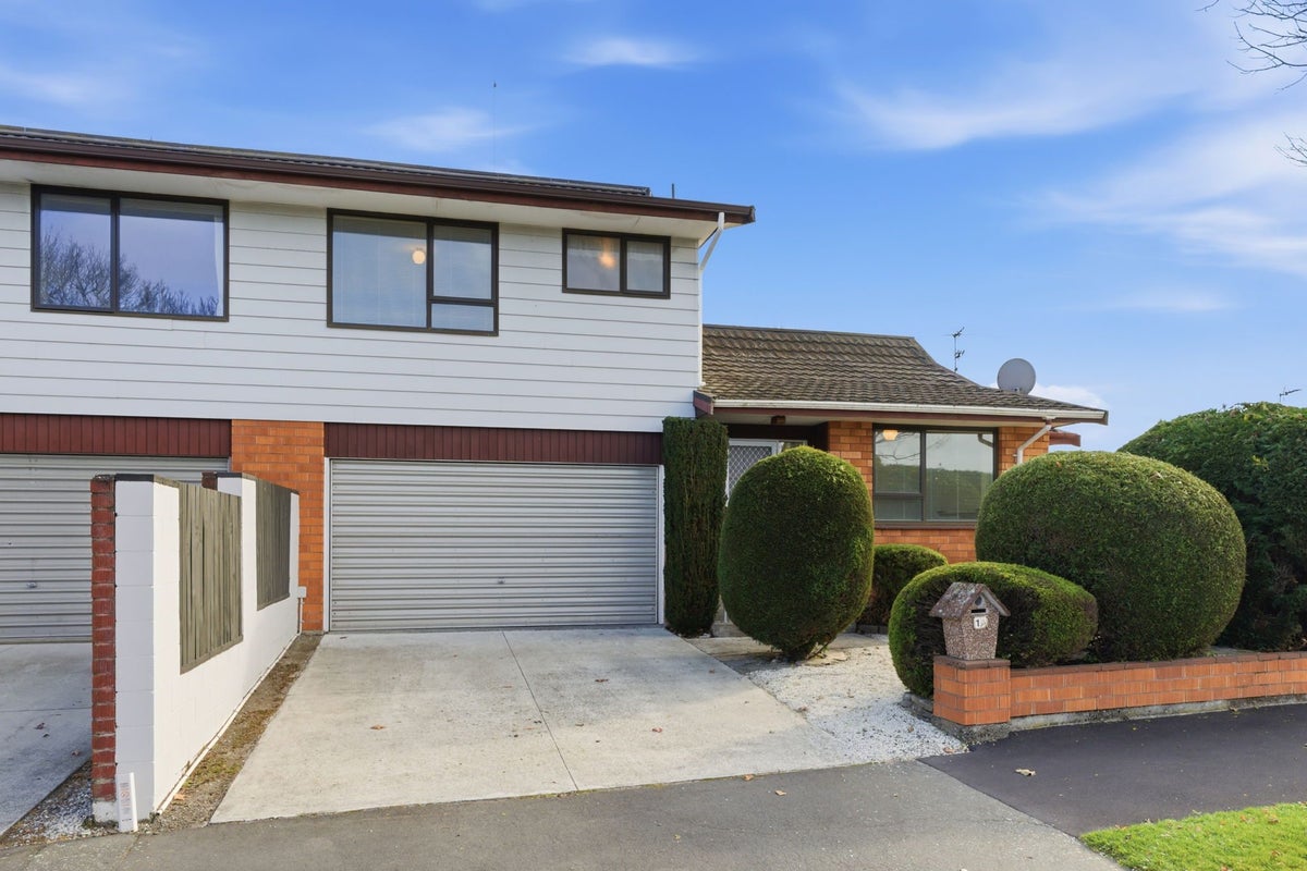 2/1 Karnak Crescent, Russley, Christchurch - Carousel 1