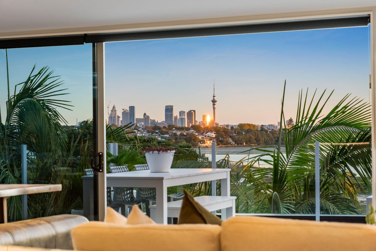 2/16 PINE RIDGE TERRACE, Hauraki, Auckland - Carousel 2