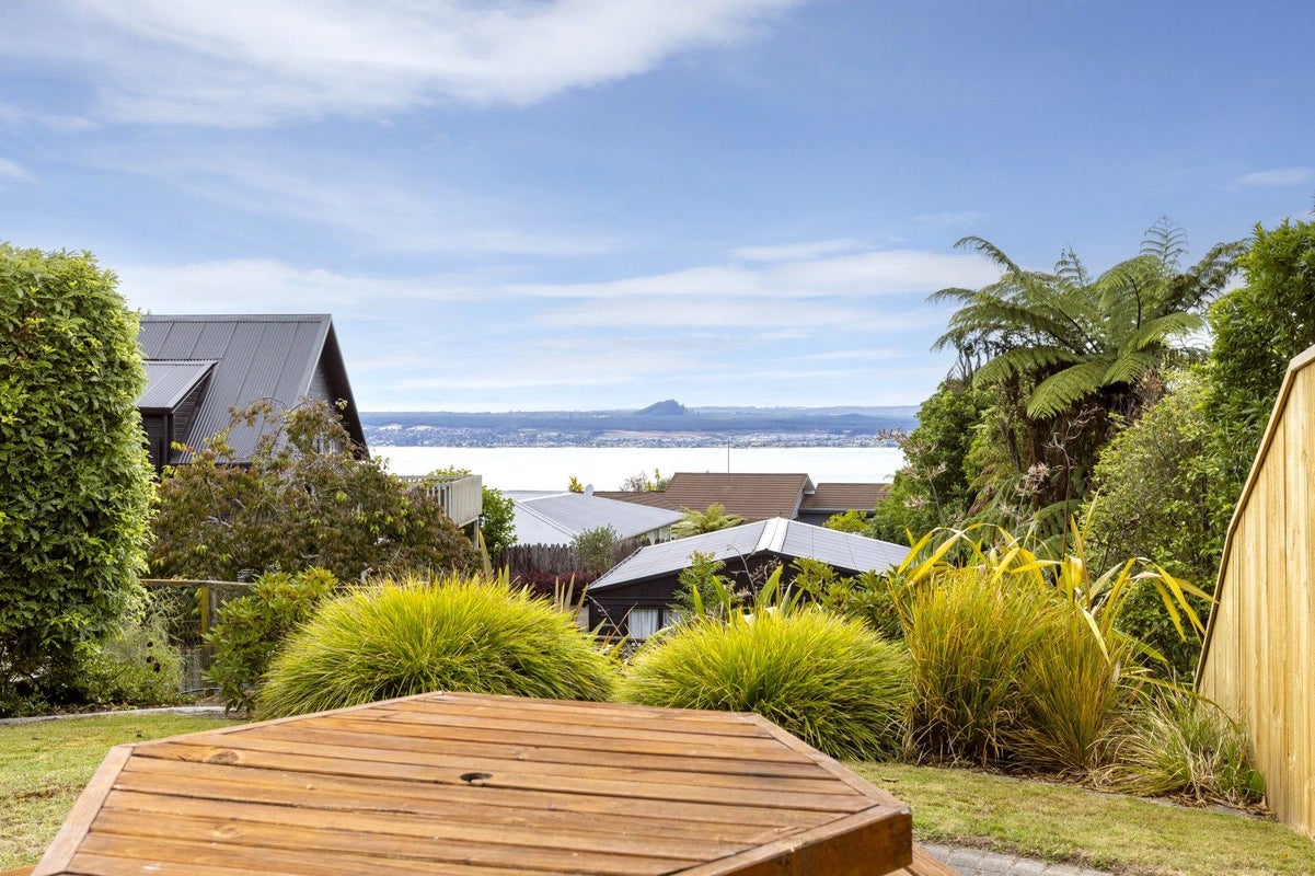 1/19 Brunette Drive, Acacia Bay, Taupo - Carousel 2