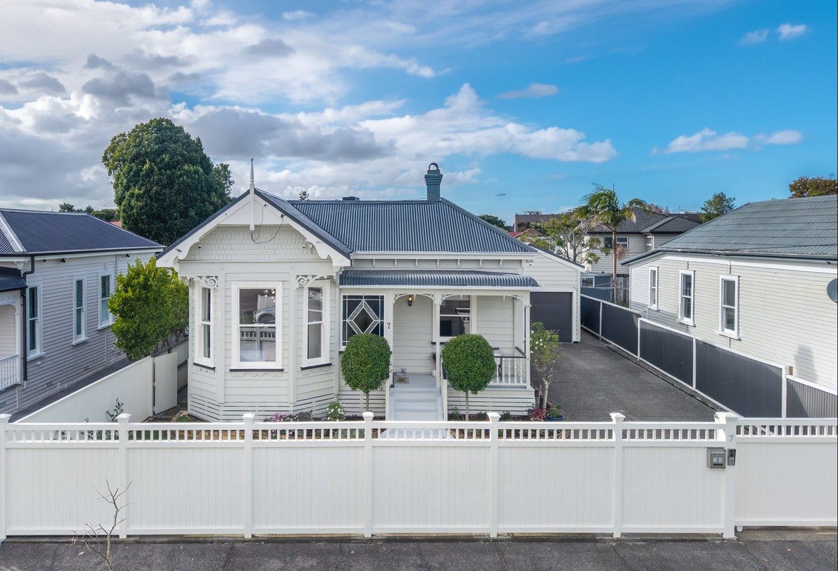 7 Sunnyvale Road, Greenlane, Auckland - Carousel 1
