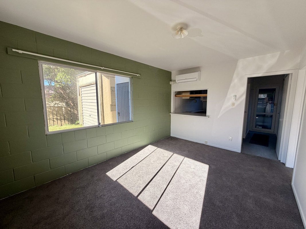 5/175 Queens Drive, Lyall Bay, Wellington - Carousel 1