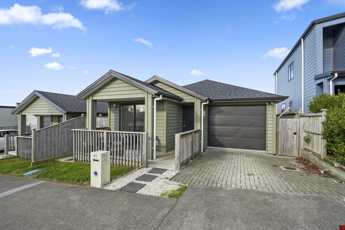 41 Kahui Parade, Karaka, Papakura - Carousel 2