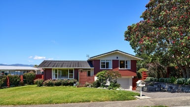 22 Reese Jones Grove, Maungaraki, Lower Hutt - Carousel 1