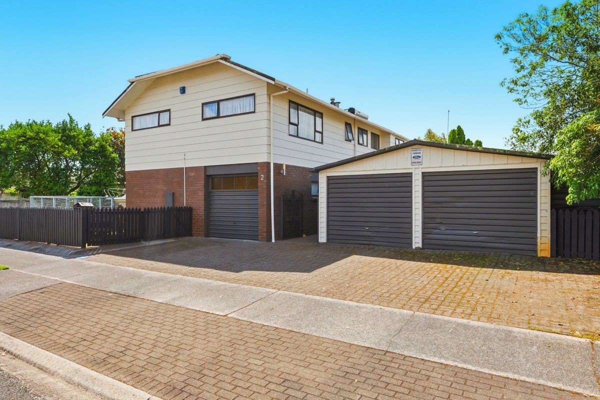 2 Kempton Place, Richmond Heights, Taupo - Carousel 1