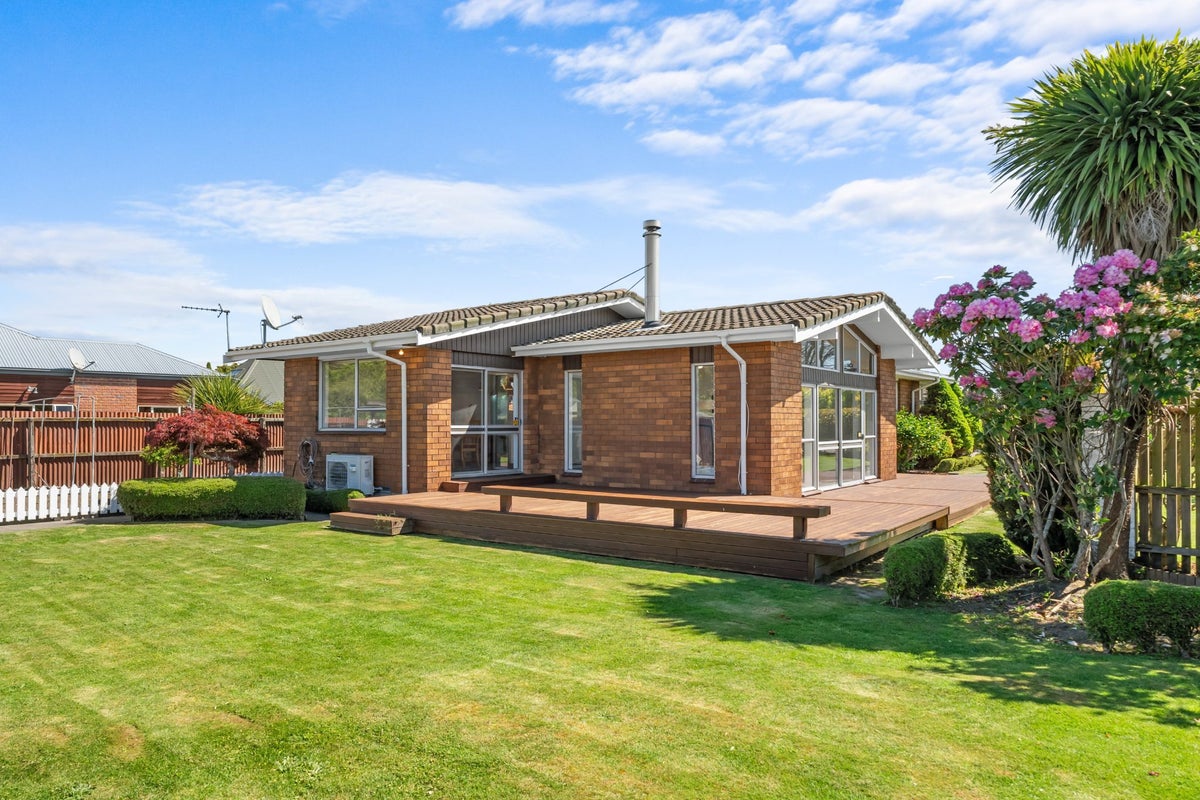 11A Wyatt Place, Russley, Christchurch - Carousel 2