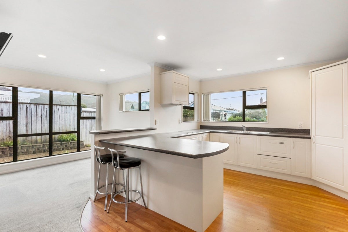 12 Massey Street, Elderslea, Upper Hutt - Carousel 1