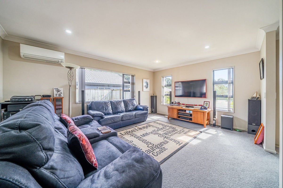 5 Poppy Watts Grove, Stokes Valley, Lower Hutt - Carousel 2