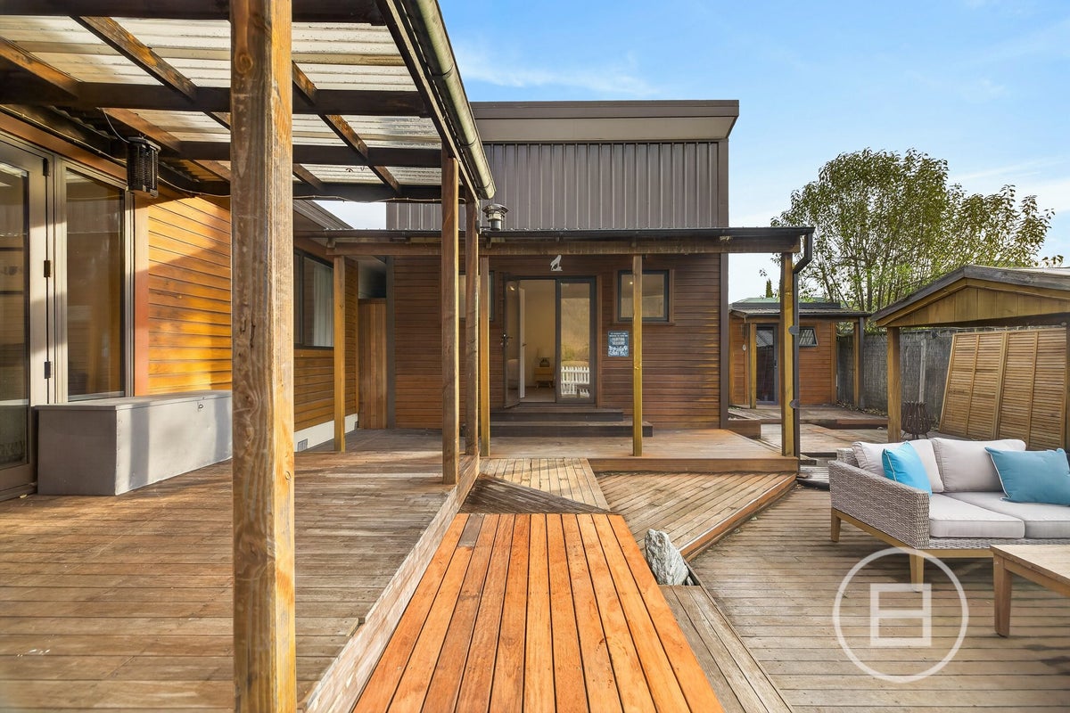 20 Daveys Place, Arrowtown, Arrowtown - Carousel 2