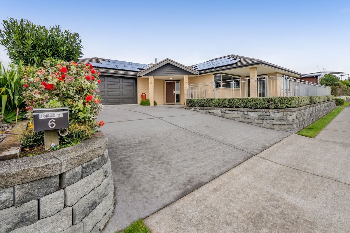 6 St Andrews Parkway, Waiwhakaiho, New Plymouth - Carousel 1