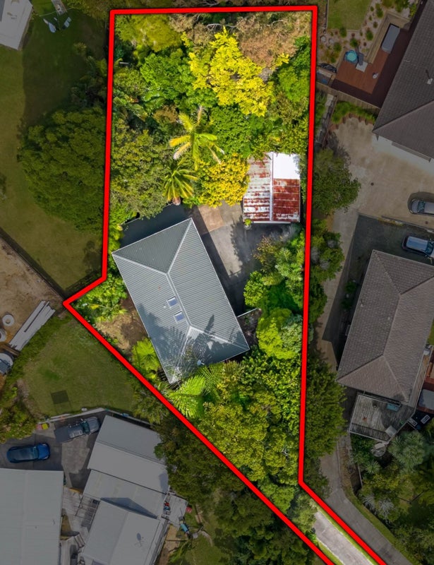 10 Pendlebury Street, Green Bay, Auckland - Carousel 2