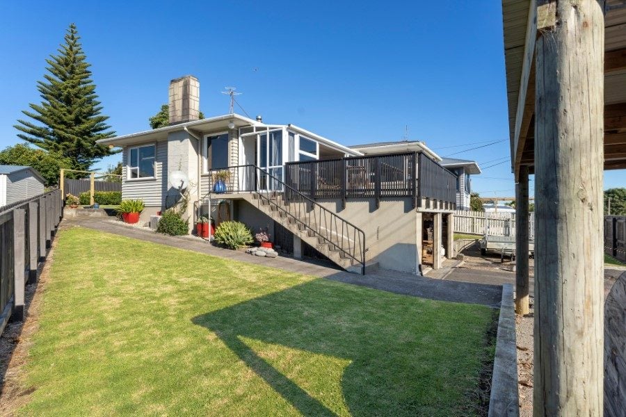 113 Ngamotu Road, Spotswood, New Plymouth - Carousel 1