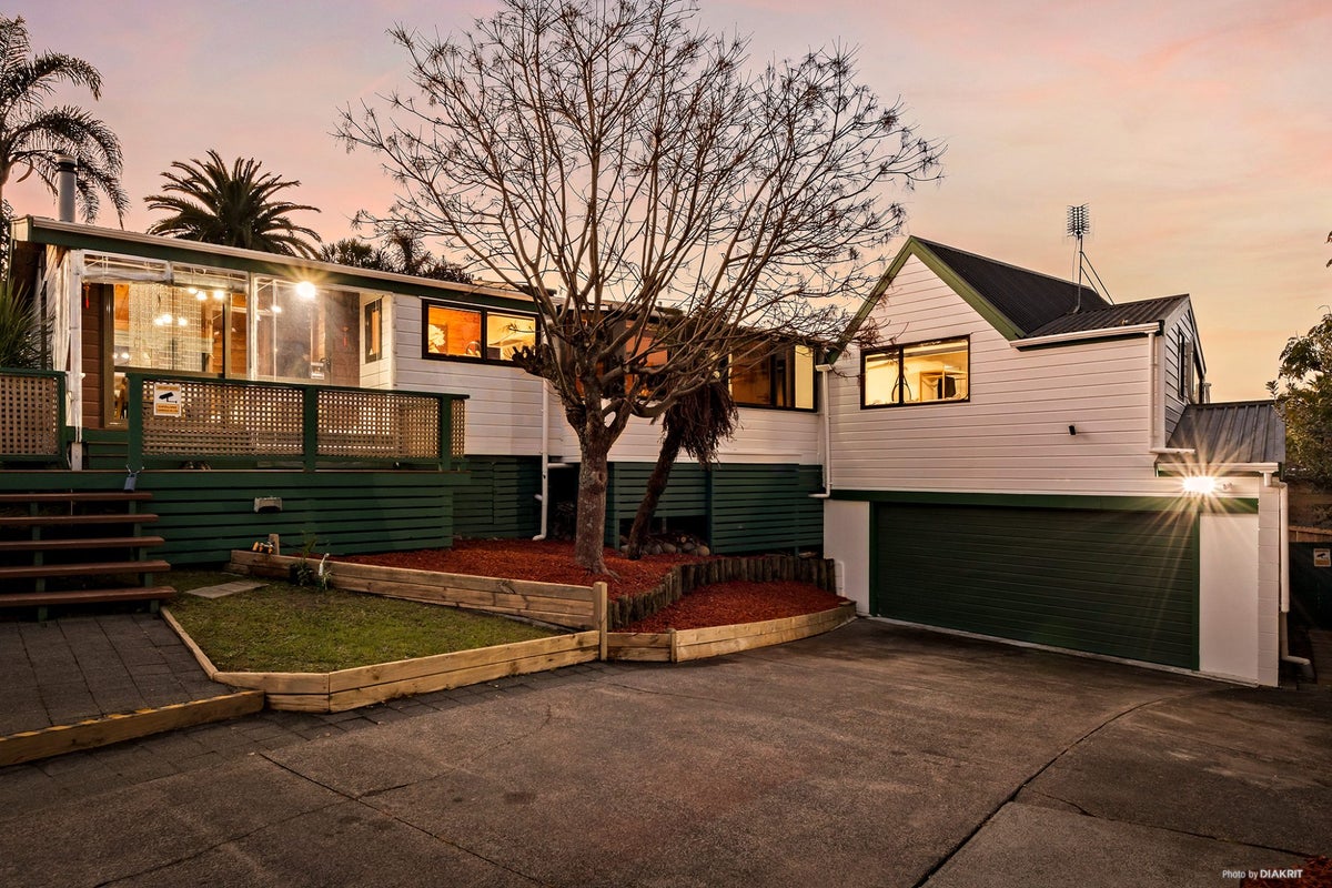 22 Marina View Drive, West Harbour, Auckland - Carousel 1