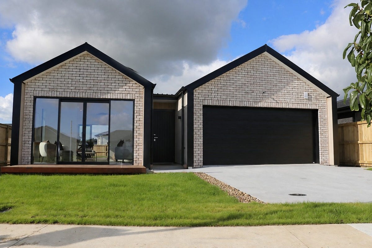 19 Arahi Road, CLEVEDON - Carousel 2