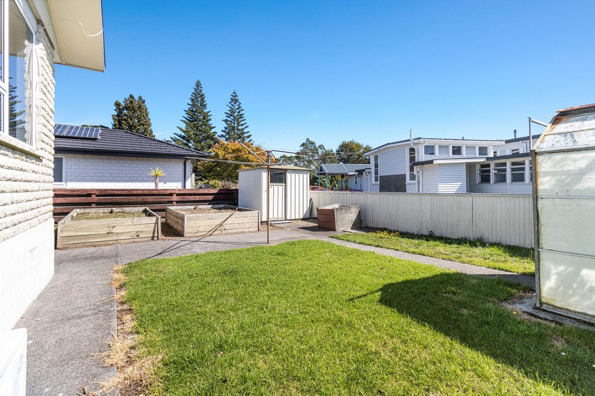 2/20 Huatoki Street, Vogeltown, New Plymouth - Carousel 24