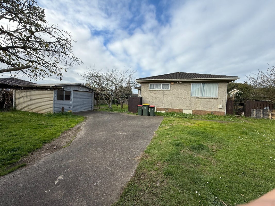 402 Roscommon Road, Clendon Park, Auckland - Carousel 1