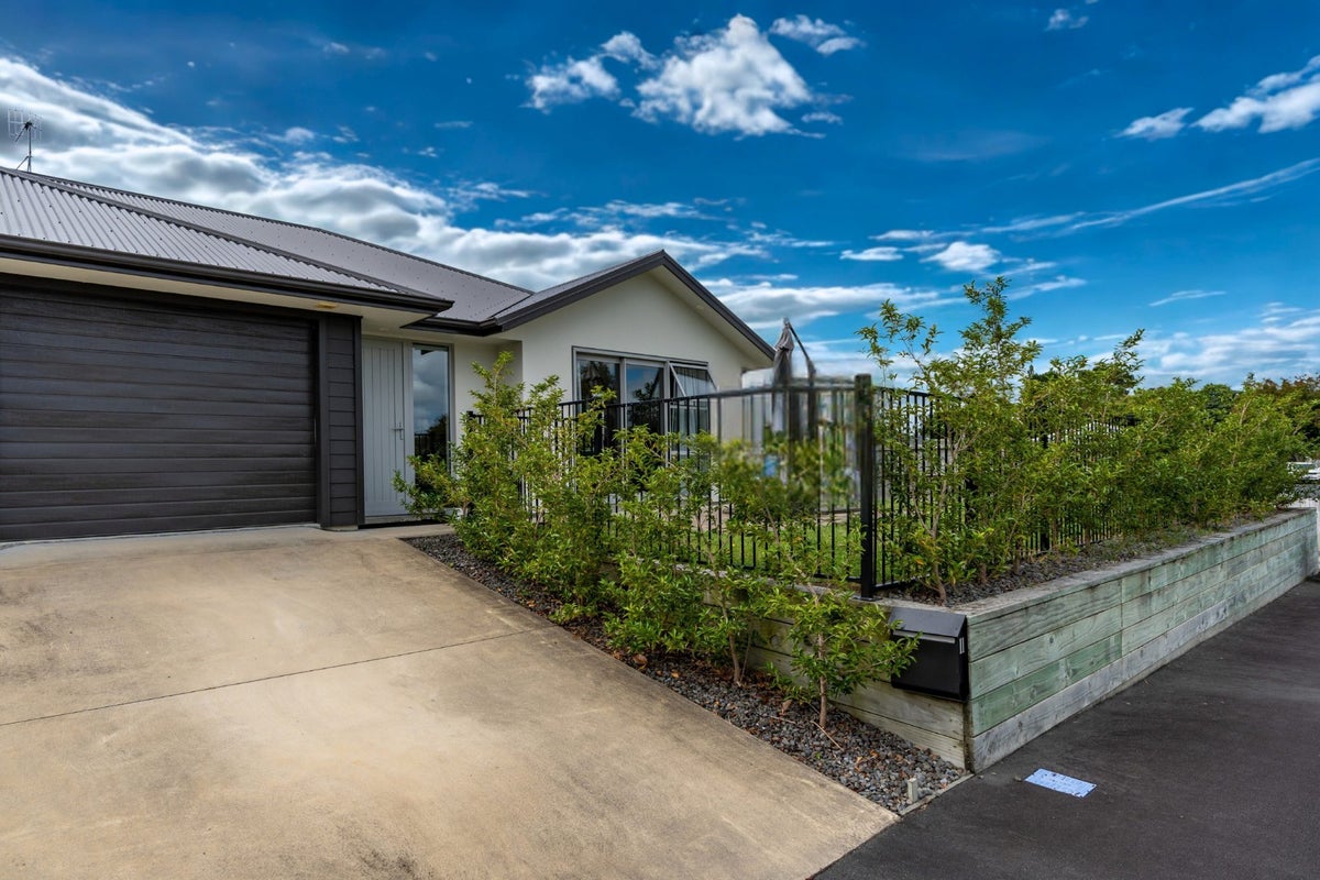 2/11 Miro Street, Maeroa, Hamilton - Carousel 2