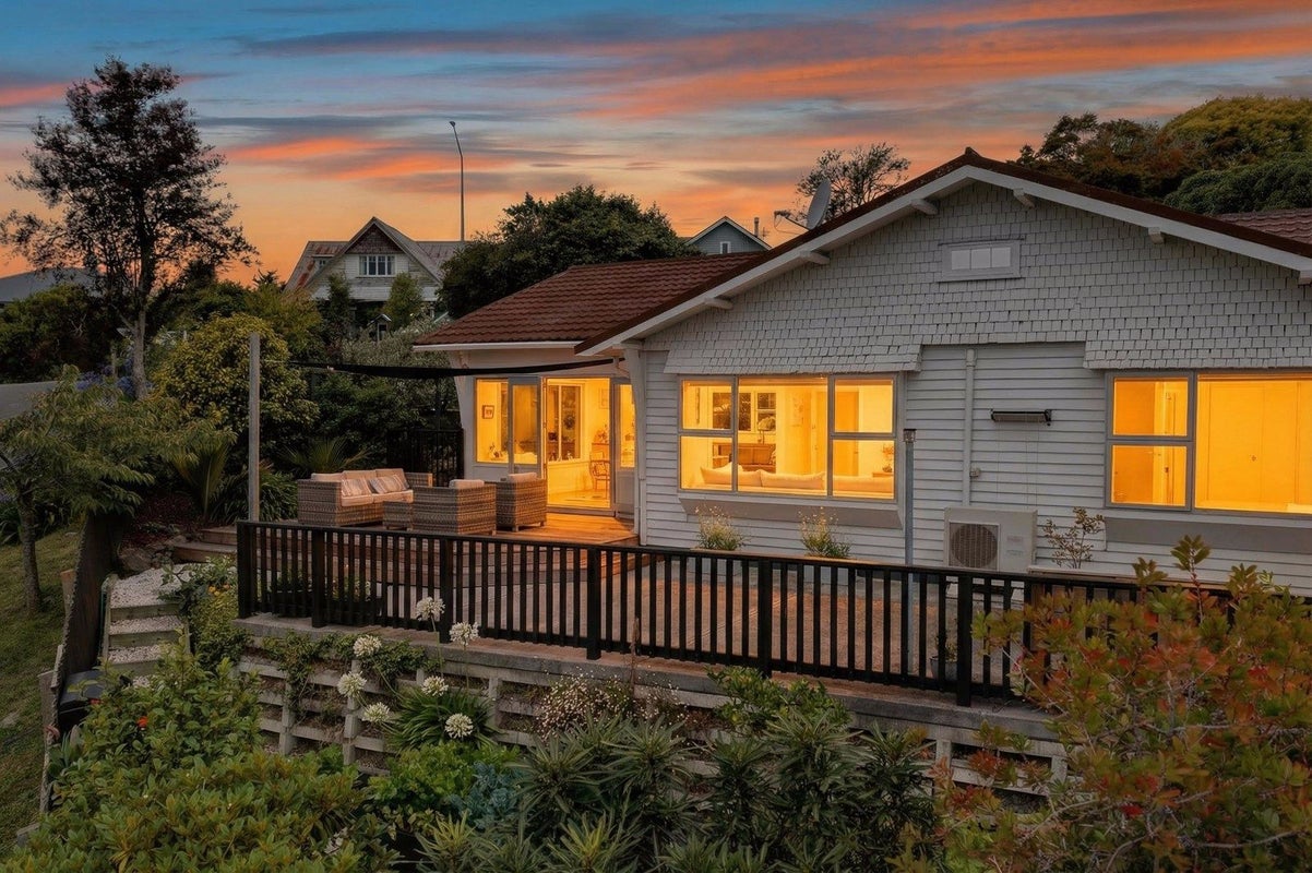 1/22 Hackthorne Road, Cashmere, Christchurch - Carousel 1