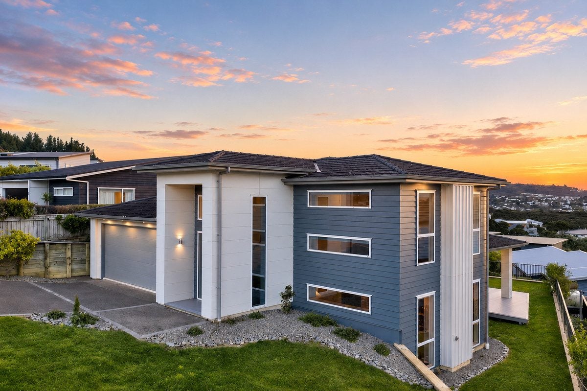 60 Endeavour Drive, Whitby, Porirua - Carousel 1