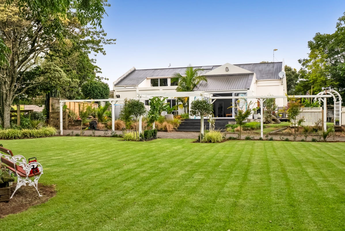 330 Kelly Road, Lepperton, New Plymouth - Carousel 2