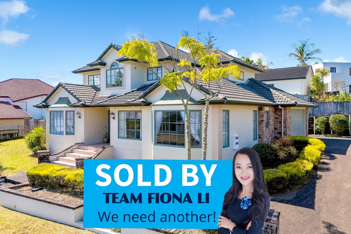 2/2 Hobie Court, West Harbour, Auckland - Carousel 1