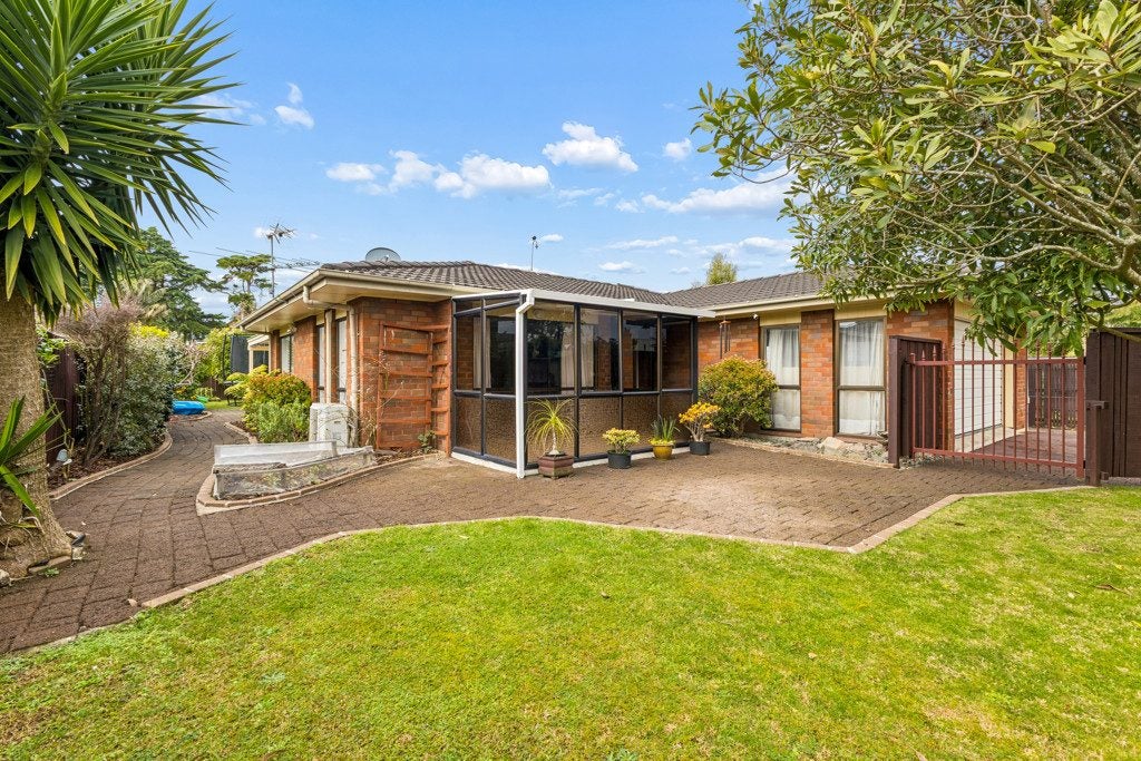 86 Carnoustie Drive, Wattle Downs, Auckland - Carousel 1