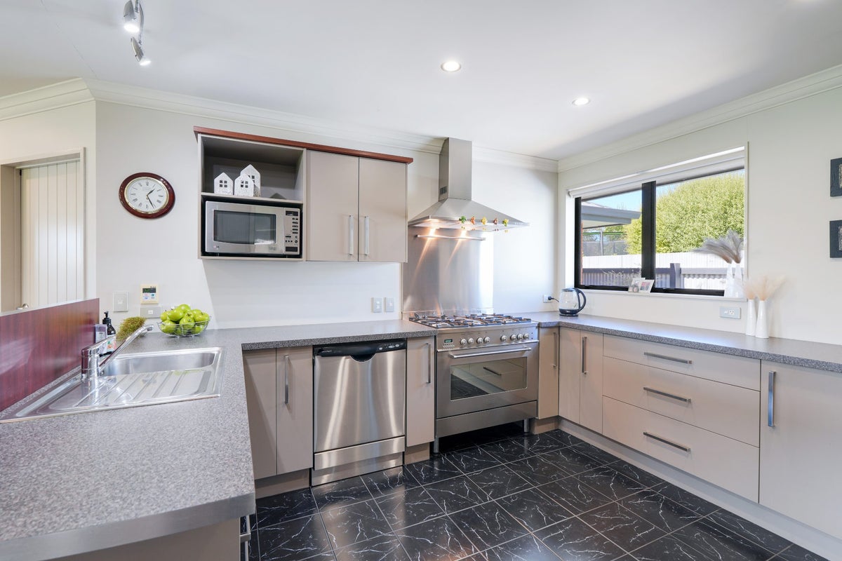 75 Bainfield Road, Waikiwi, Invercargill - Carousel 2