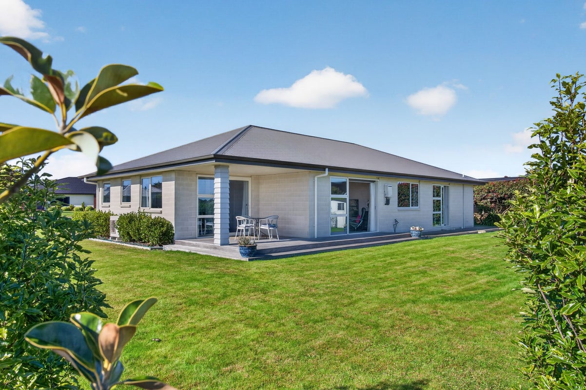 10 Coralie Place, Lansdowne, Masterton - Carousel 2