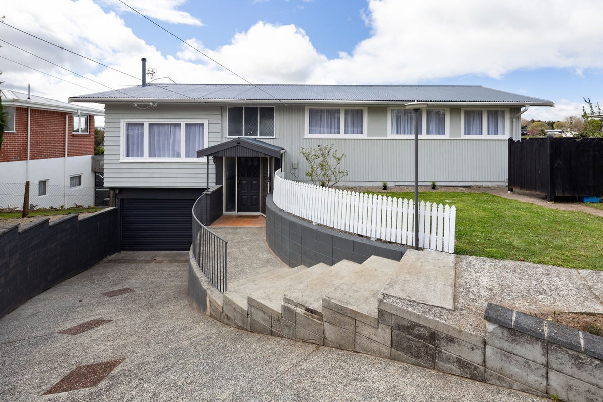 54 Acacia Crescent, Glenview, Hamilton, Waikato - Carousel 2